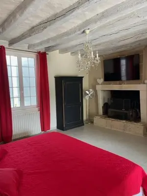 Télévision ou salle de divertissement dans l'établissement GITE ROMANTIQUE