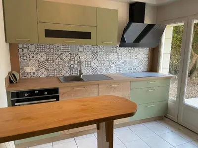 Cuisine ou kitchenette dans l'établissement Gîte paisible, tout confort avec grand terrain, garage, Wi-Fi, proche du Mans et de la vallée du Loir - FR-1-410-394