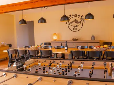 Restaurant ou autre lieu de restauration dans l'établissement Luxe et sérénité : jacuzzi, sauna, piscine chauffée, home-cinéma et plus près du Mans - FR-1-410-396