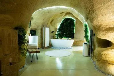 Coin salon dans l'établissement La falaise perdue, Suite troglodyte & spa privé